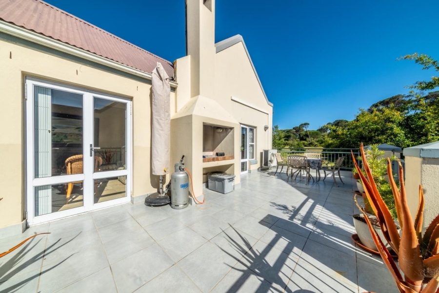 To Let 2 Bedroom Property for Rent in Onder Papegaaiberg Western Cape